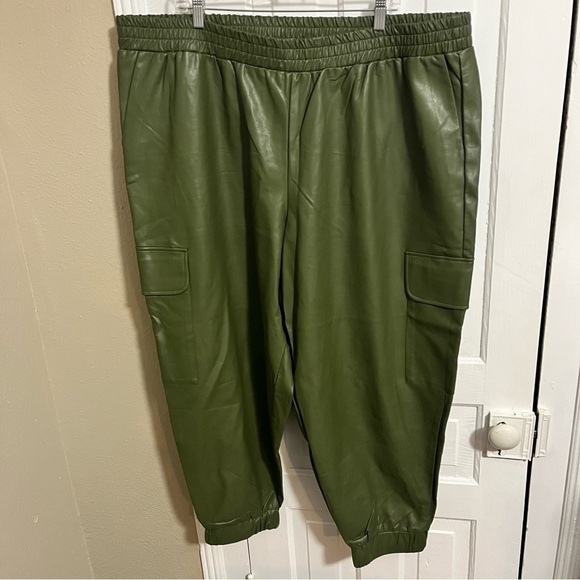 Eloquii Green Vegan Leather Cargo Jogger Pants Pull On Size 24 Q - Picture 4 of 10
